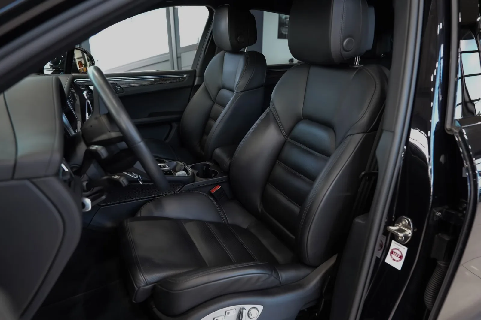 2022 Porsche Macan S, 10/28