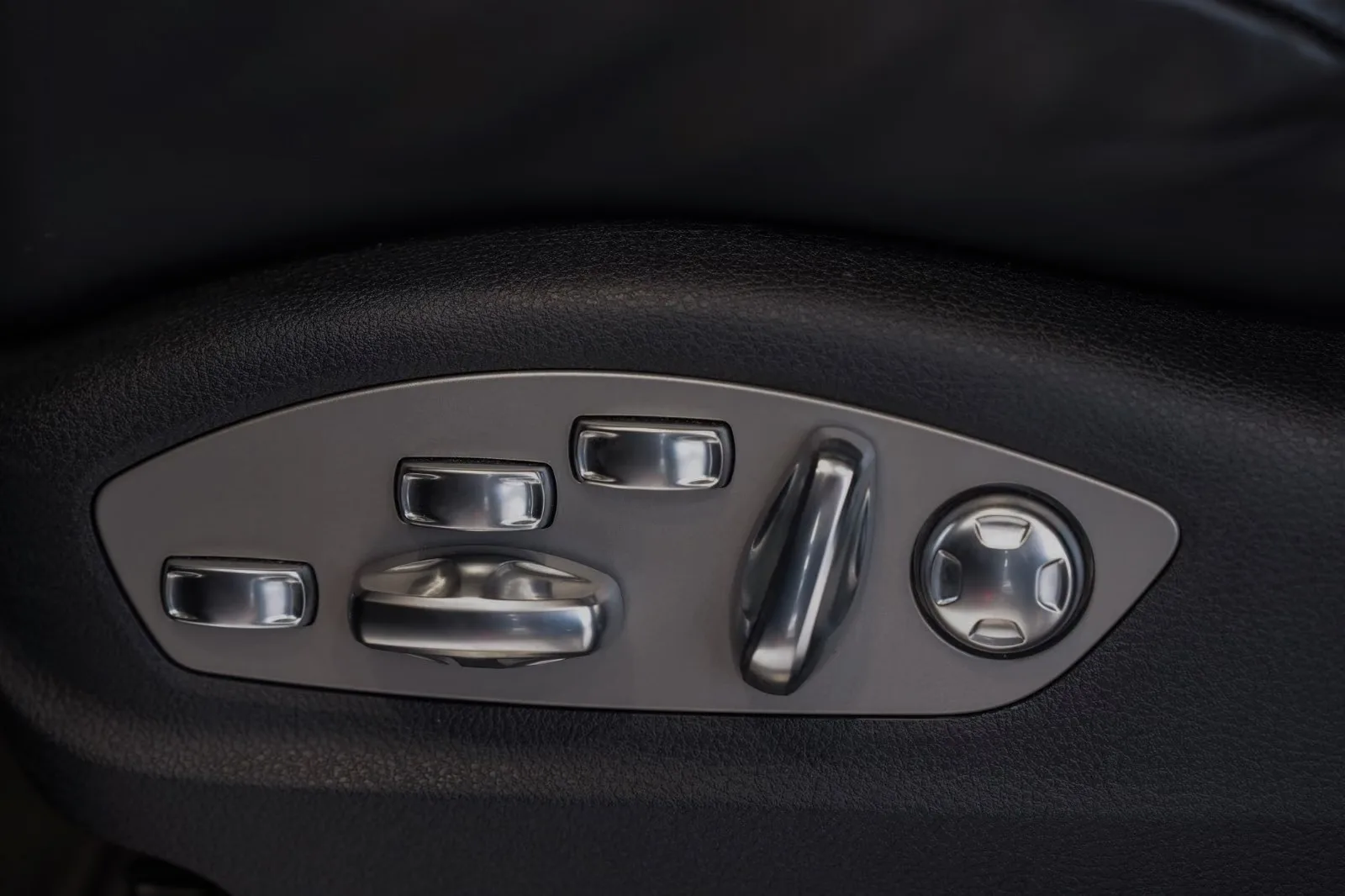 2022 Porsche Macan S, 11/28