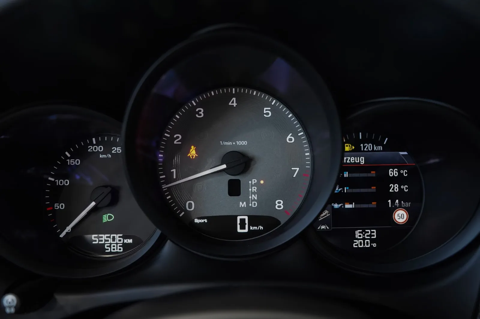 2022 Porsche Macan S, 14/28
