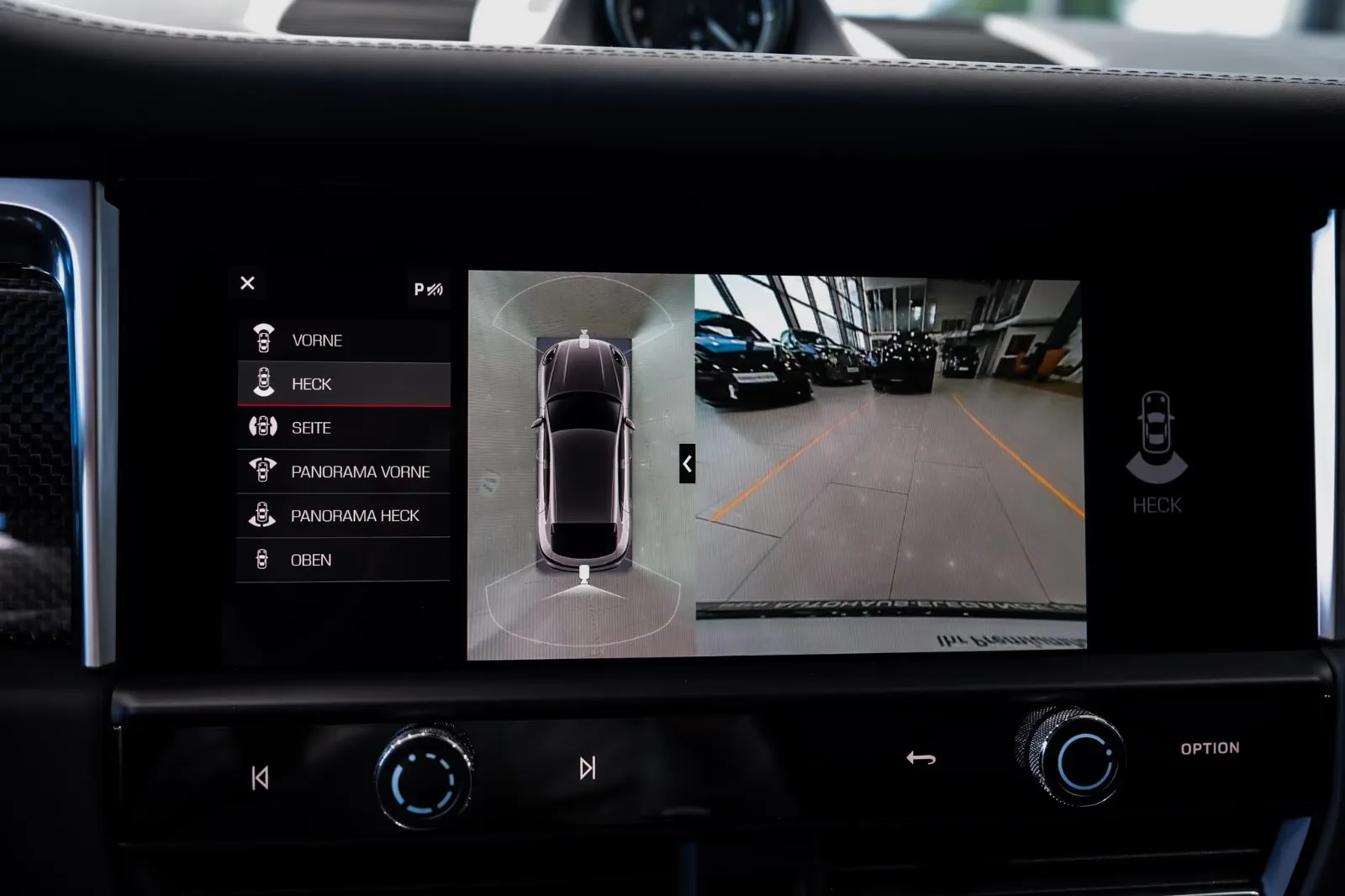 2022 Porsche Macan S, 16/28