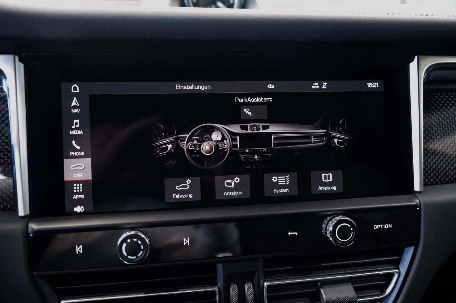 2022 Porsche Macan S, 17/28