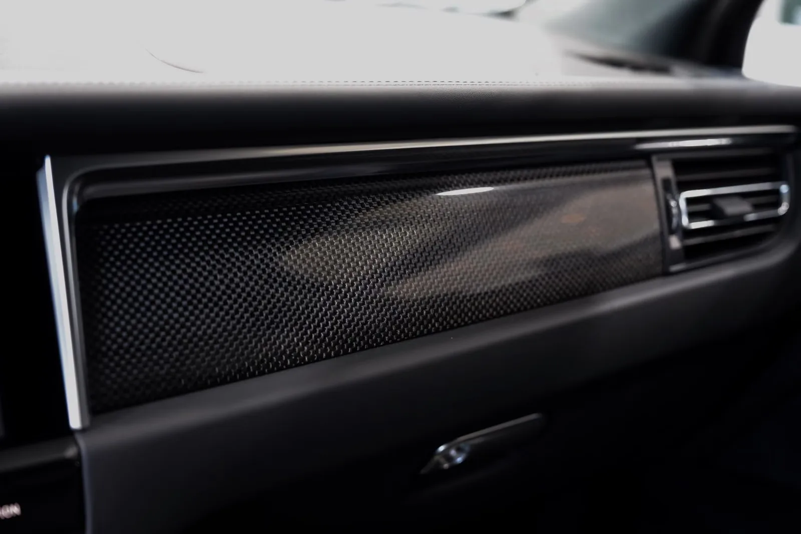 2022 Porsche Macan S, 21/28