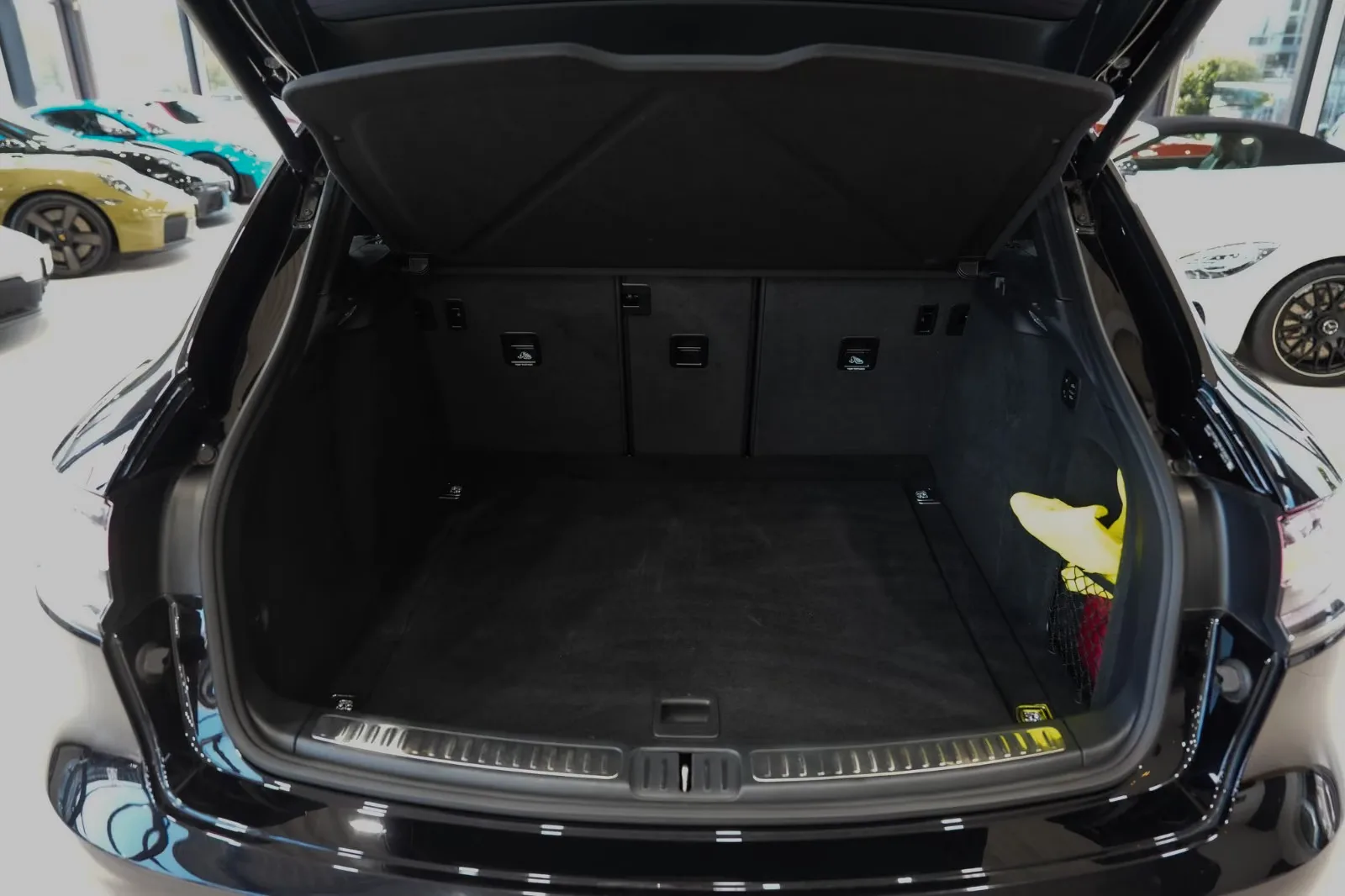 2022 Porsche Macan S, 26/28