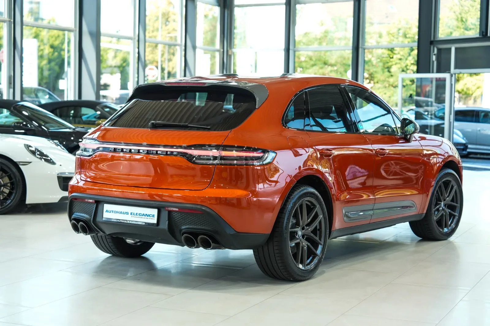 2022 Porsche Macan T, 2/25