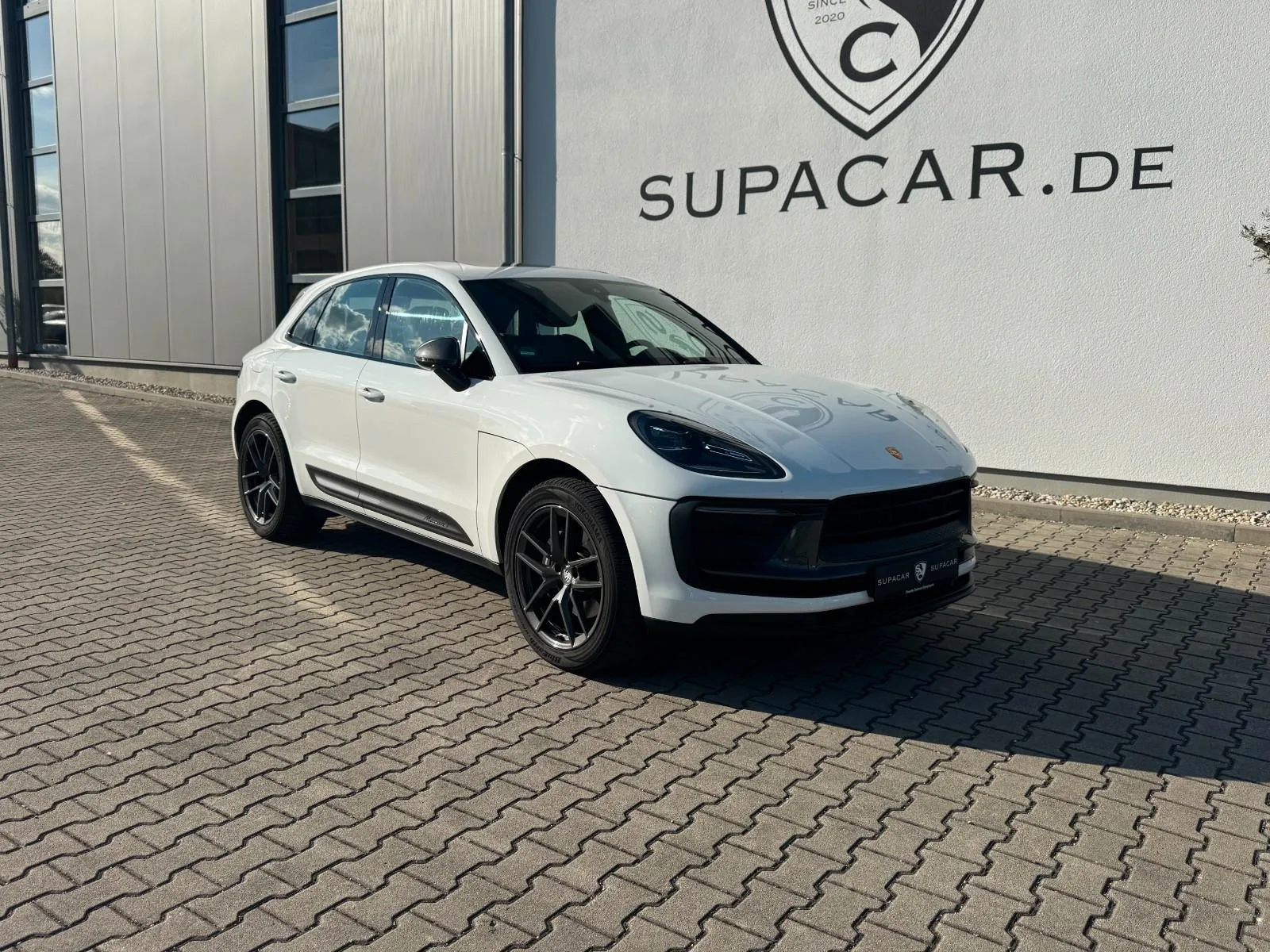 2022 Porsche Macan T, 3/30