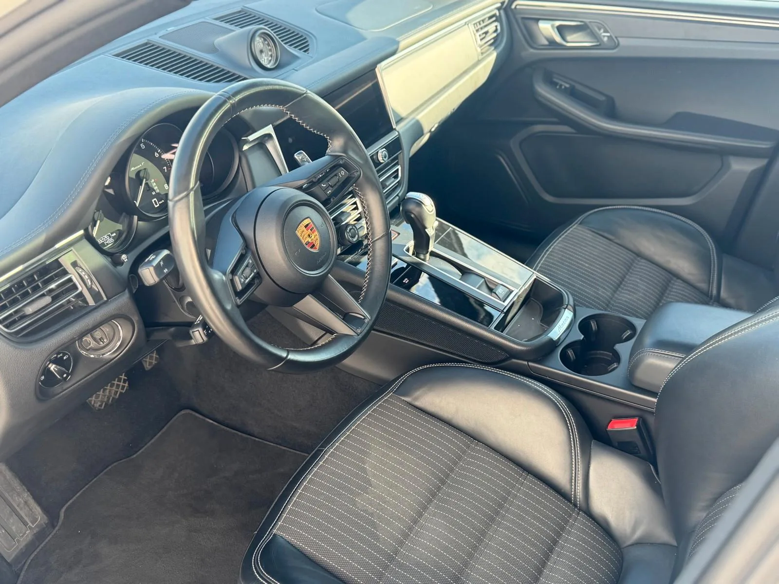 2022 Porsche Macan T, 19/30