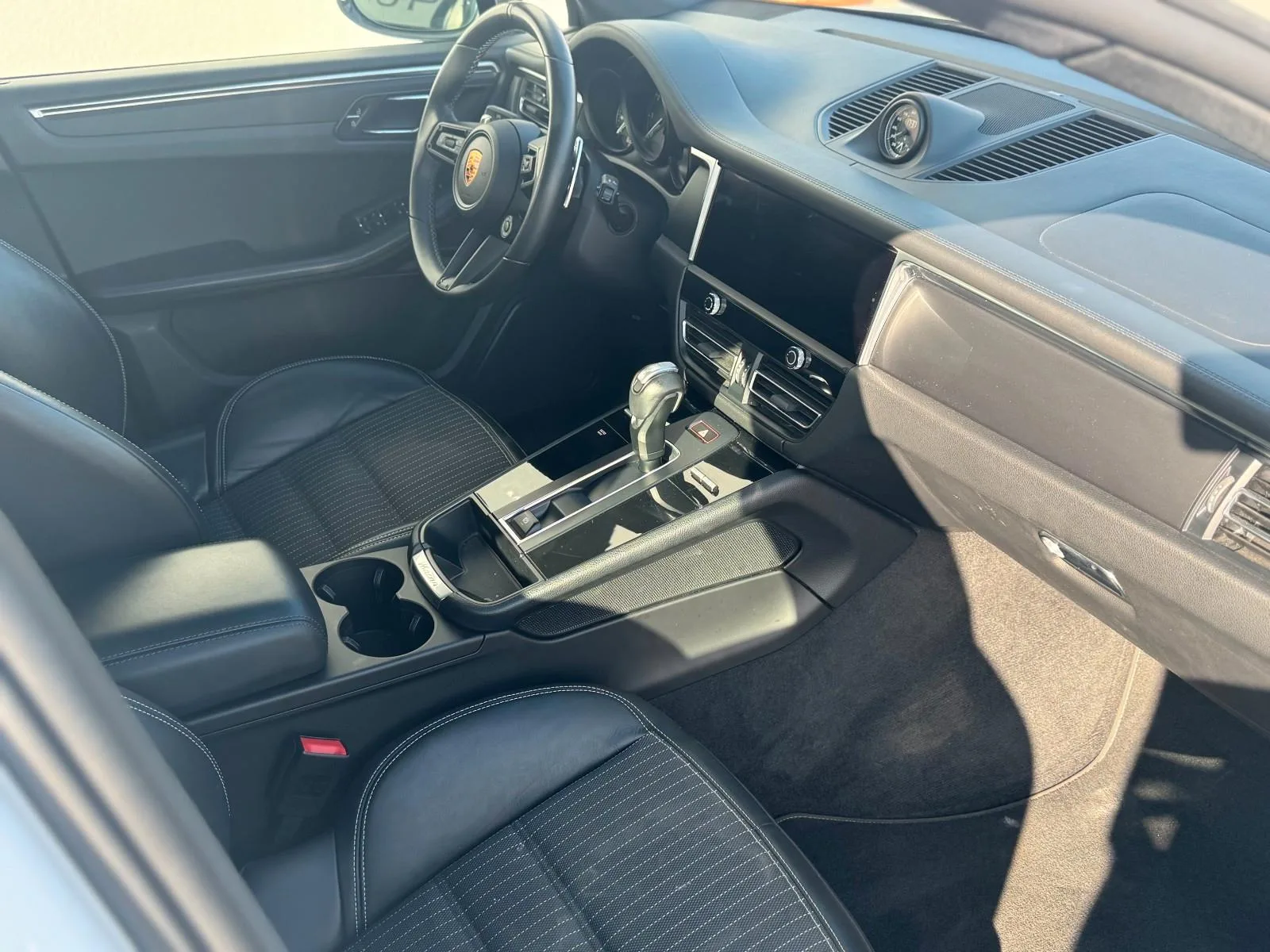 2022 Porsche Macan T, 28/30