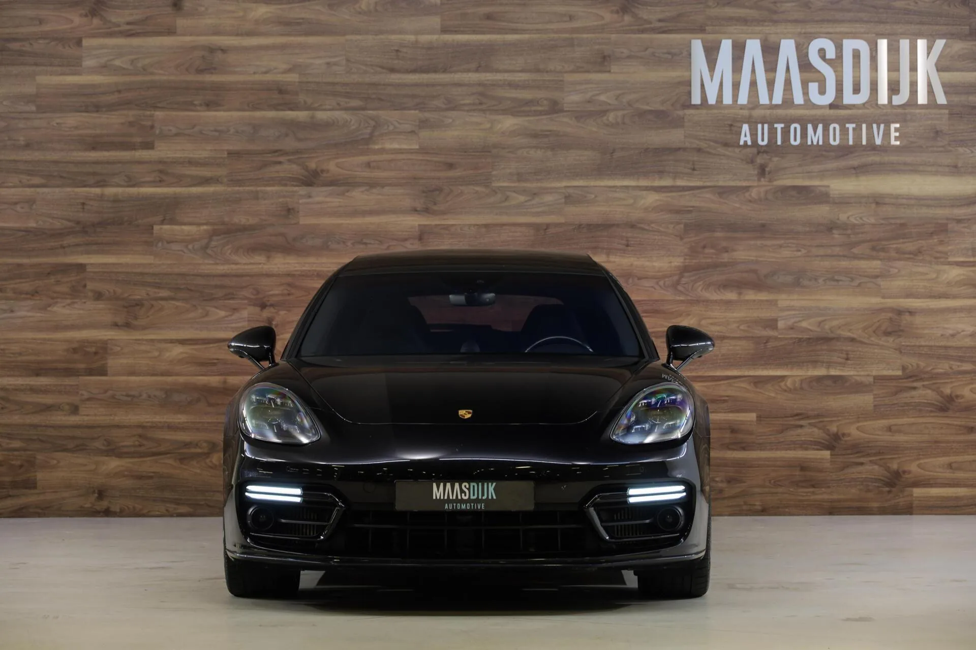 2022 Porsche Panamera 4 E-Hybrid Sport Turismo Platinum Edition, 2/30