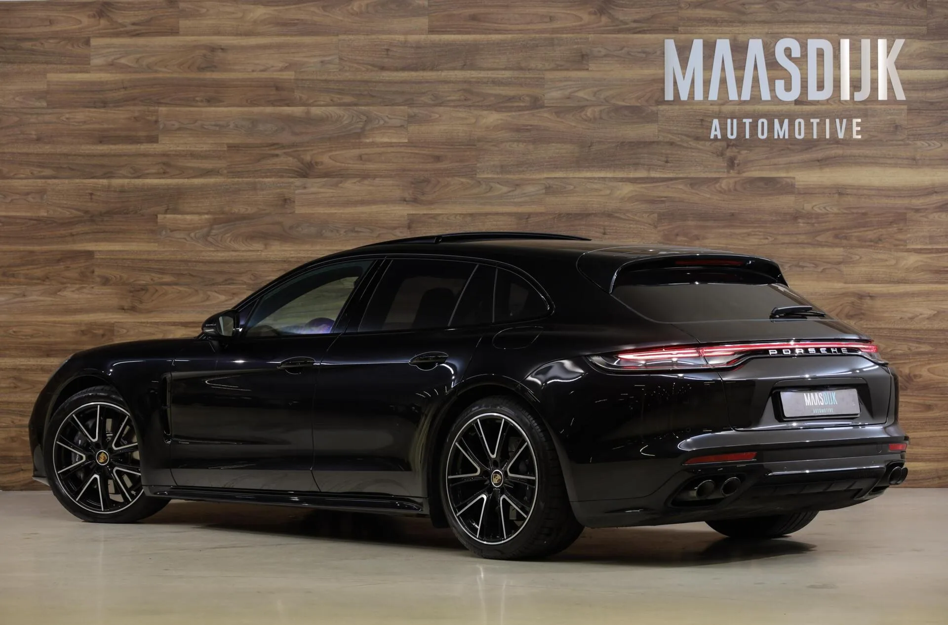 2022 Porsche Panamera 4 E-Hybrid Sport Turismo Platinum Edition, 11/30