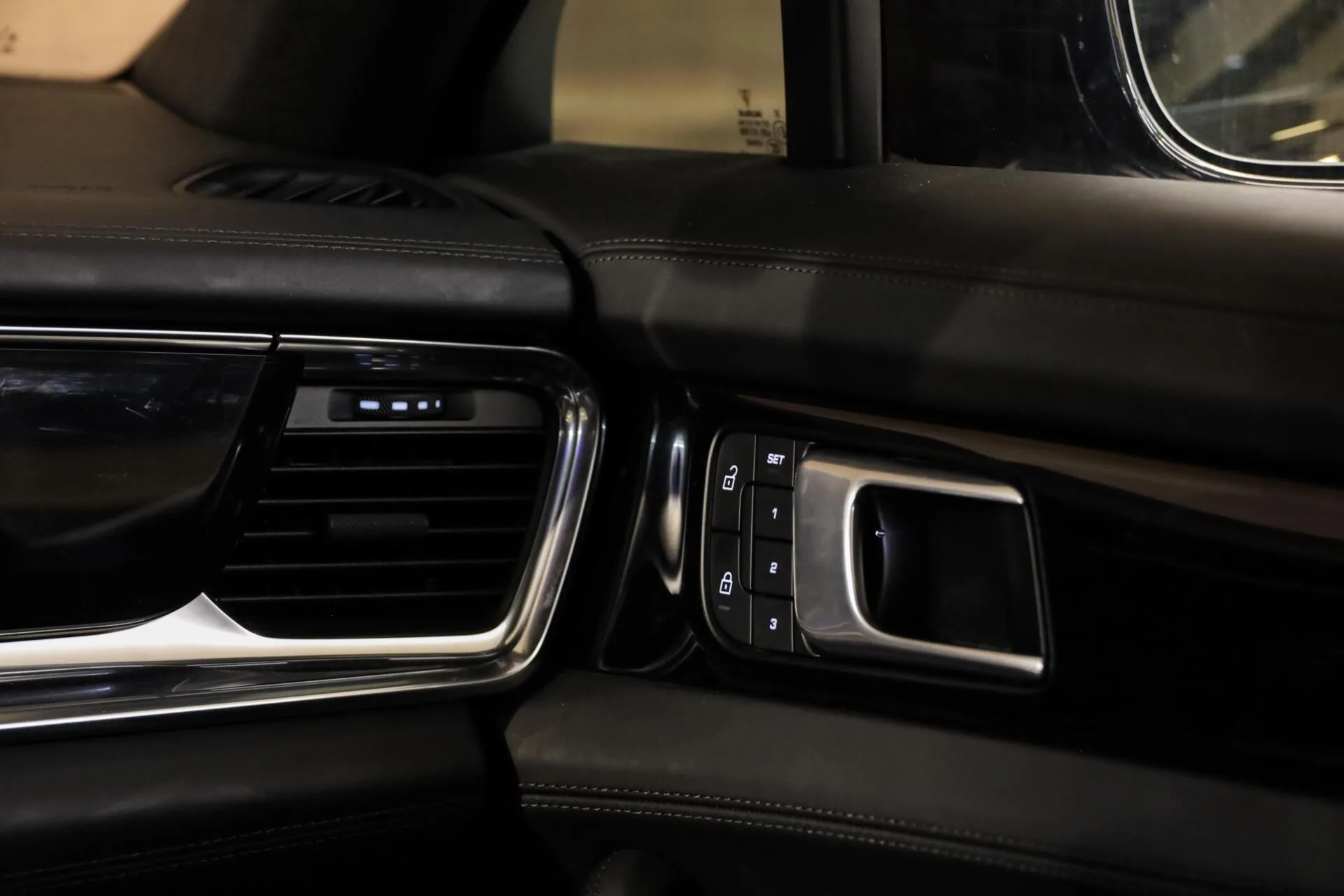 2022 Porsche Panamera 4 E-Hybrid Sport Turismo Platinum Edition, 16/30