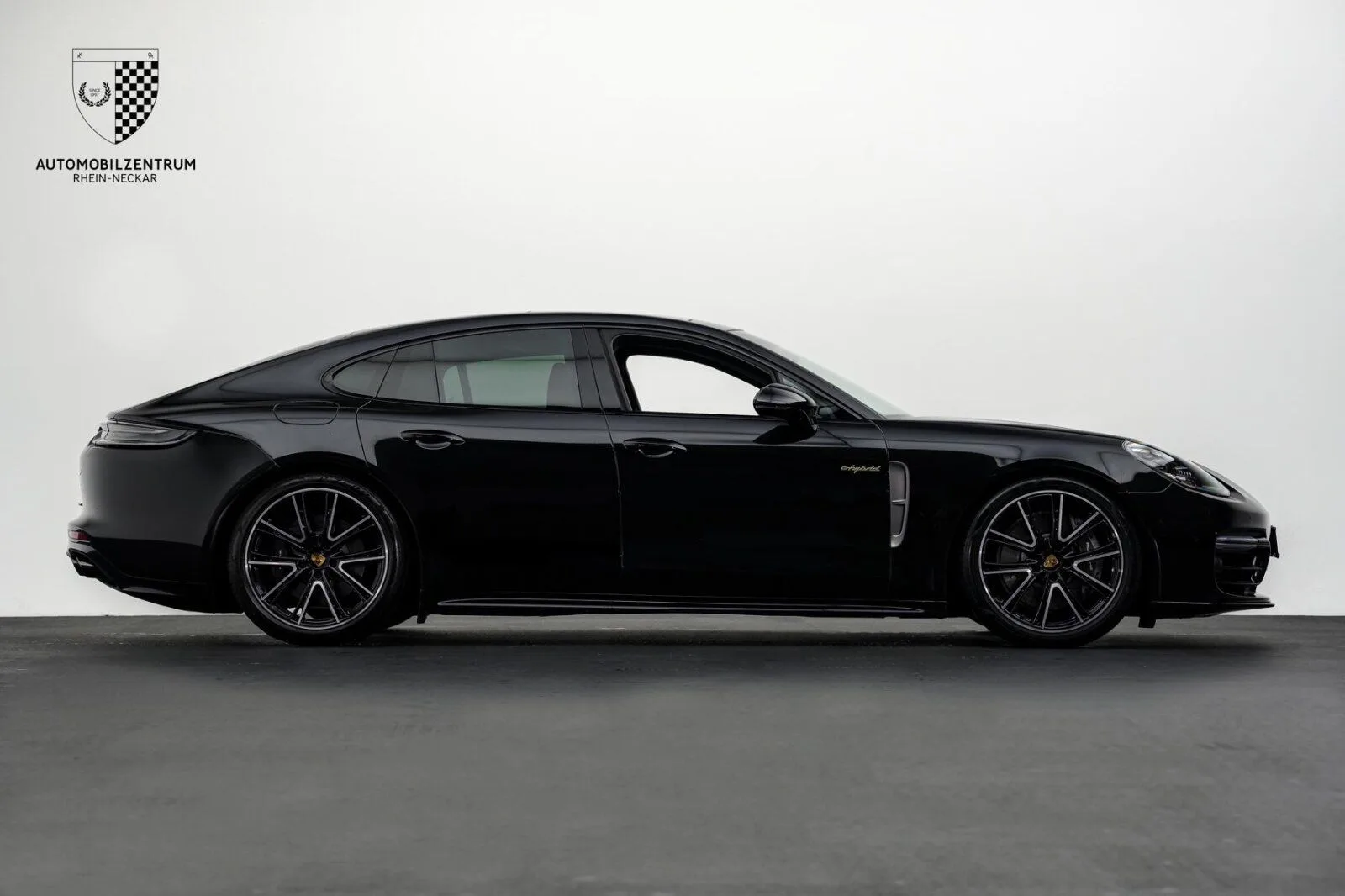 2022 Porsche Panamera 4 E-Hybrid, 5/30