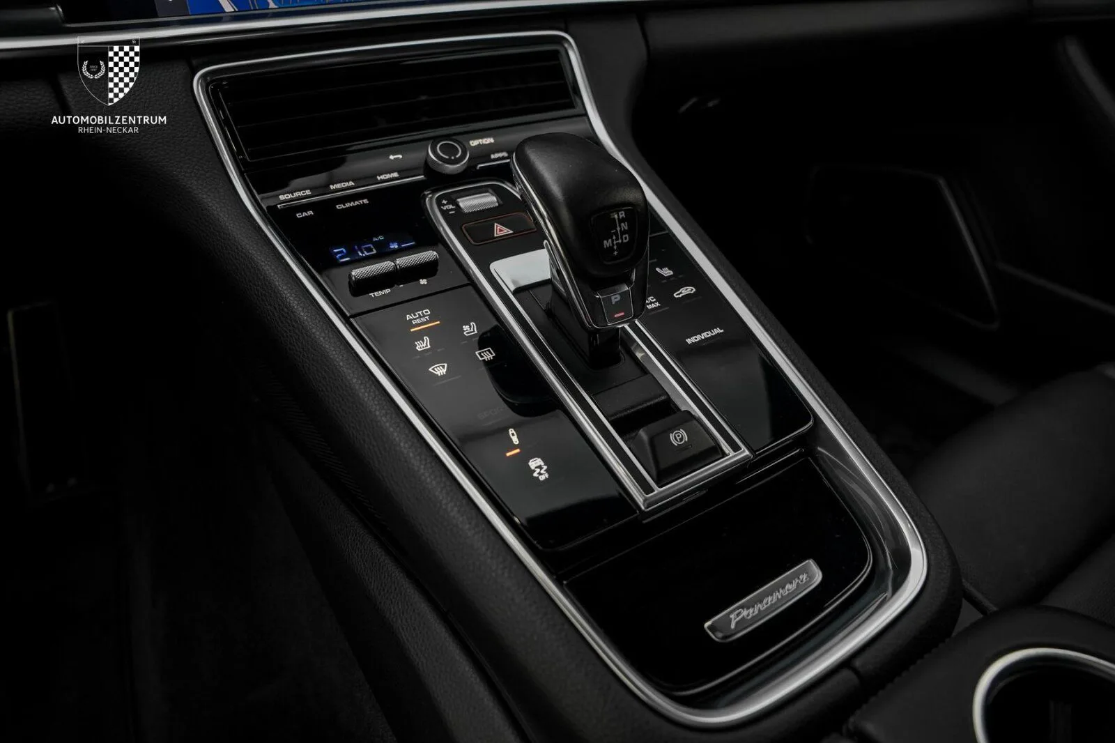 2022 Porsche Panamera 4 E-Hybrid, 20/30
