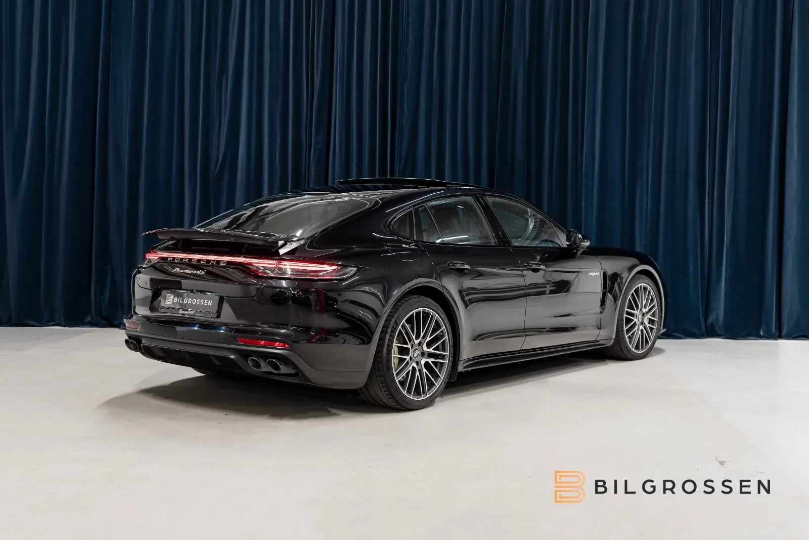 2022 Porsche Panamera 4S E-Hybrid, 5/19