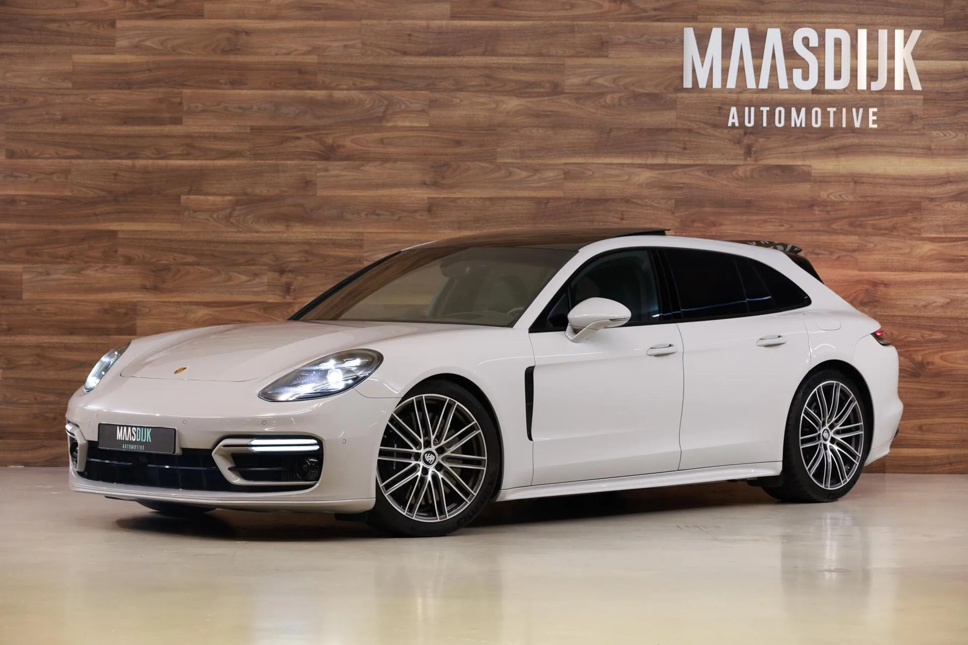 2022 Porsche Panamera Turbo S E-Hybrid Sport Turismo angeboten von einem Fachhändler in Werkendam, Niederlande, Hauptfoto