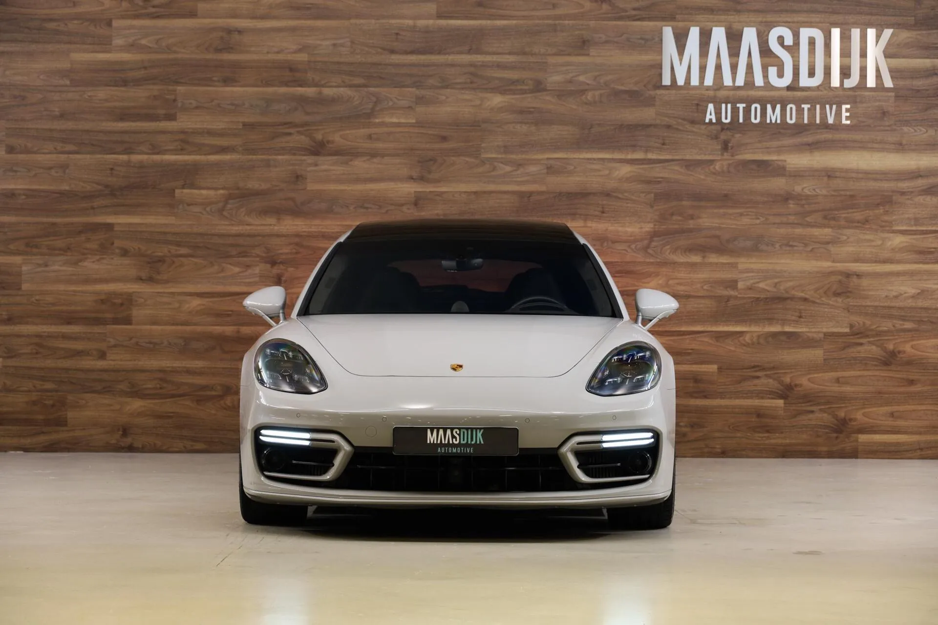 2022 Porsche Panamera Turbo S E-Hybrid Sport Turismo, 2/30