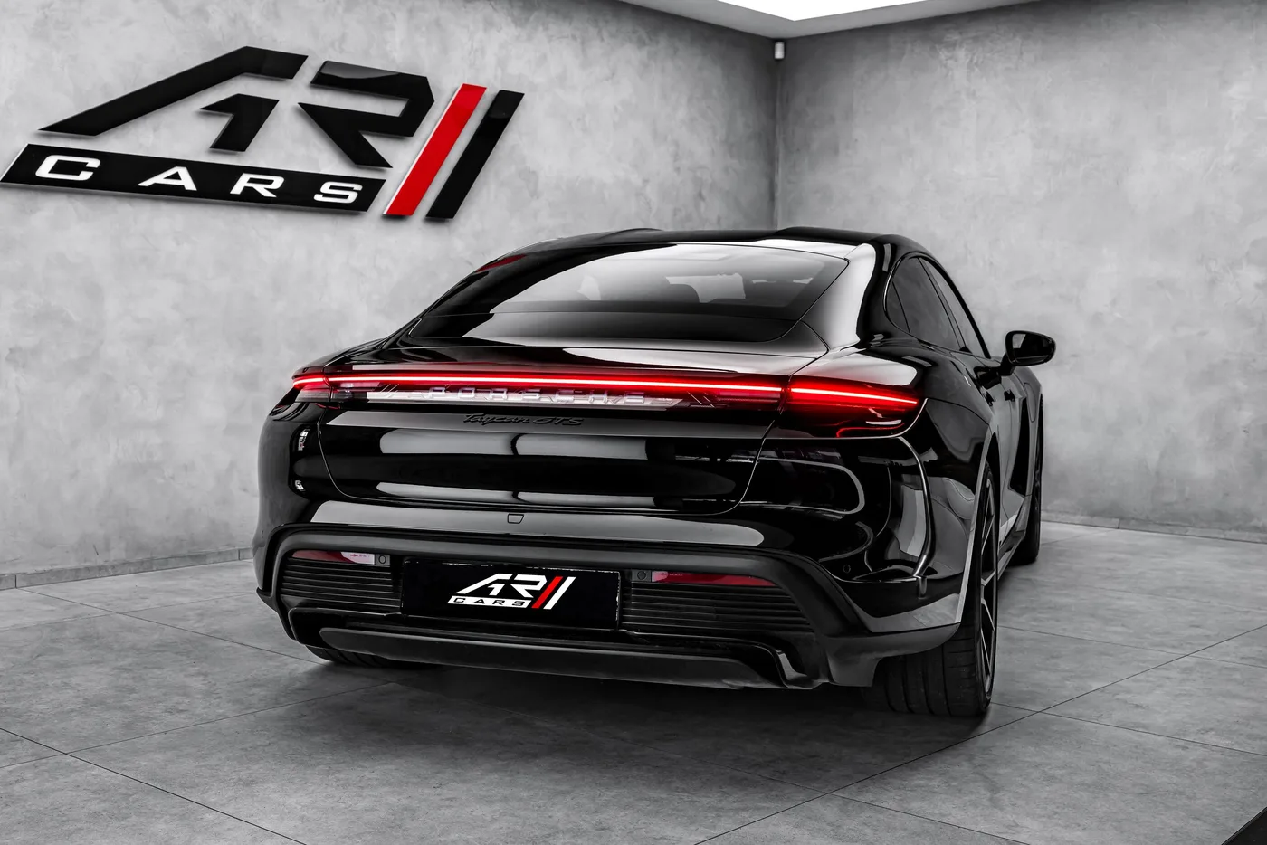 2022 Porsche Taycan GTS proposée par un concessionnaire spécialisé à Ostrava, Tchéquie, photo 6 sur 15