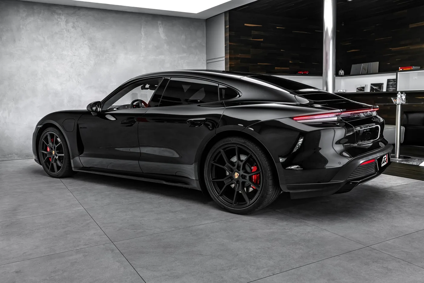 2022 Porsche Taycan GTS proposée par un concessionnaire spécialisé à Ostrava, Tchéquie, photo 7 sur 15