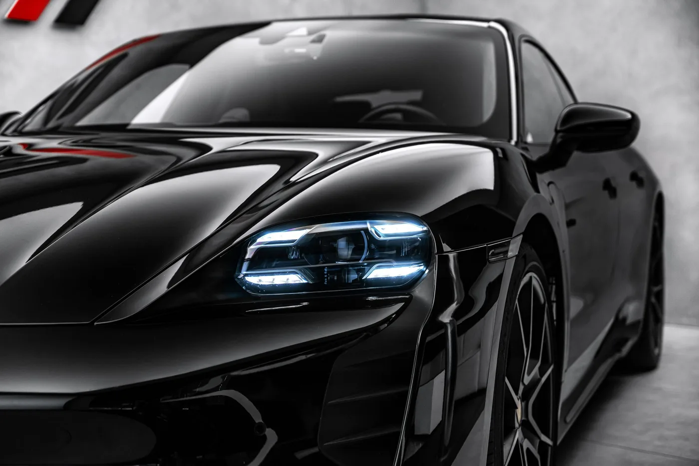 2022 Porsche Taycan GTS proposée par un concessionnaire spécialisé à Ostrava, Tchéquie, photo 9 sur 15