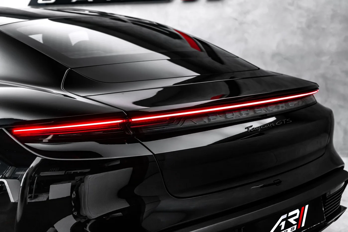 2022 Porsche Taycan GTS proposée par un concessionnaire spécialisé à Ostrava, Tchéquie, photo 10 sur 15