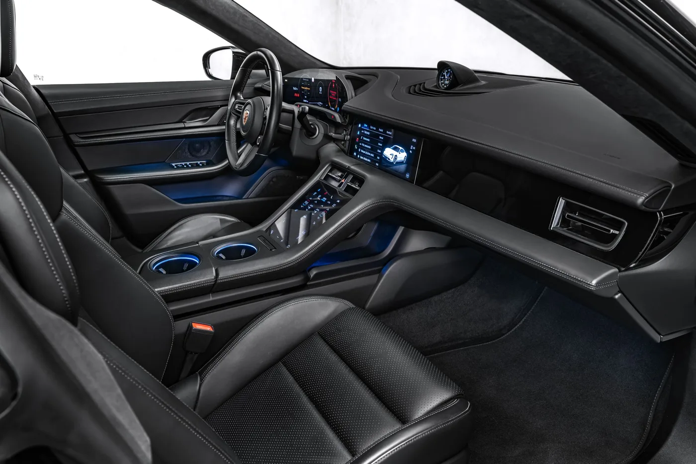 2022 Porsche Taycan GTS proposée par un concessionnaire spécialisé à Ostrava, Tchéquie, photo 14 sur 15
