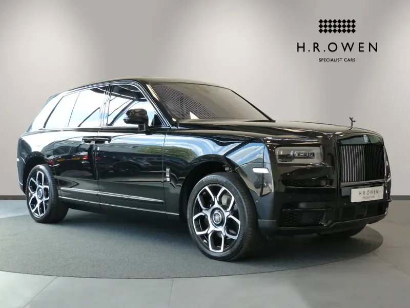 2022 Rolls-Royce Cullinan Black Badge en un concesionario especializado de Cheltenham, Reino Unido, foto principal