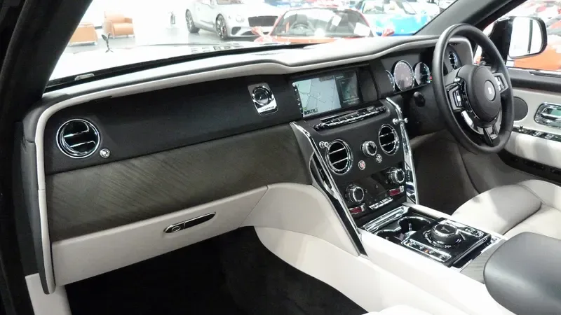 2022 Rolls-Royce Cullinan Black Badge, 3/30