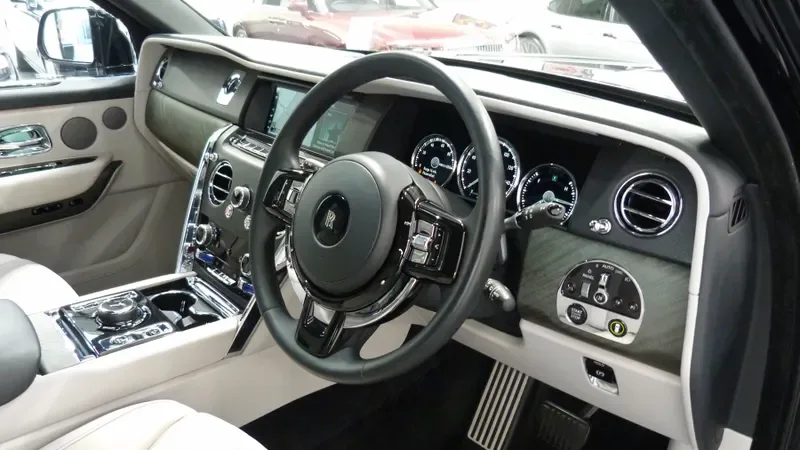 2022 Rolls-Royce Cullinan Black Badge, 19/30