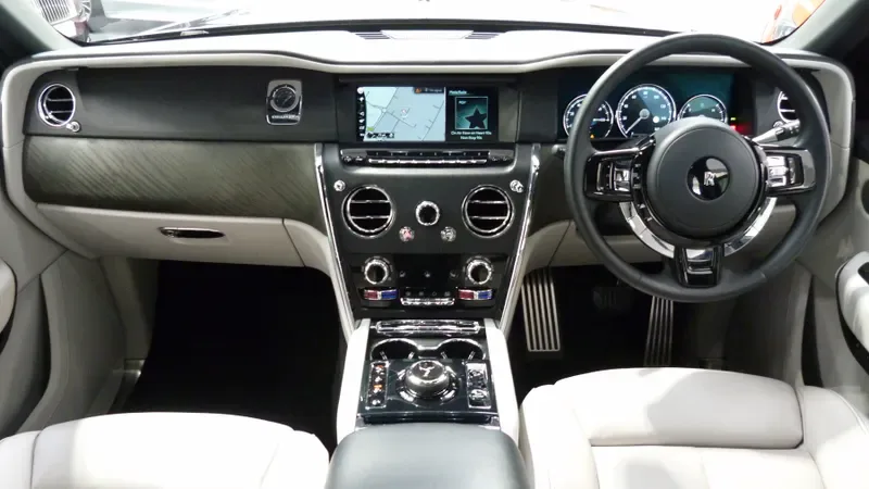 2022 Rolls-Royce Cullinan Black Badge, 28/30