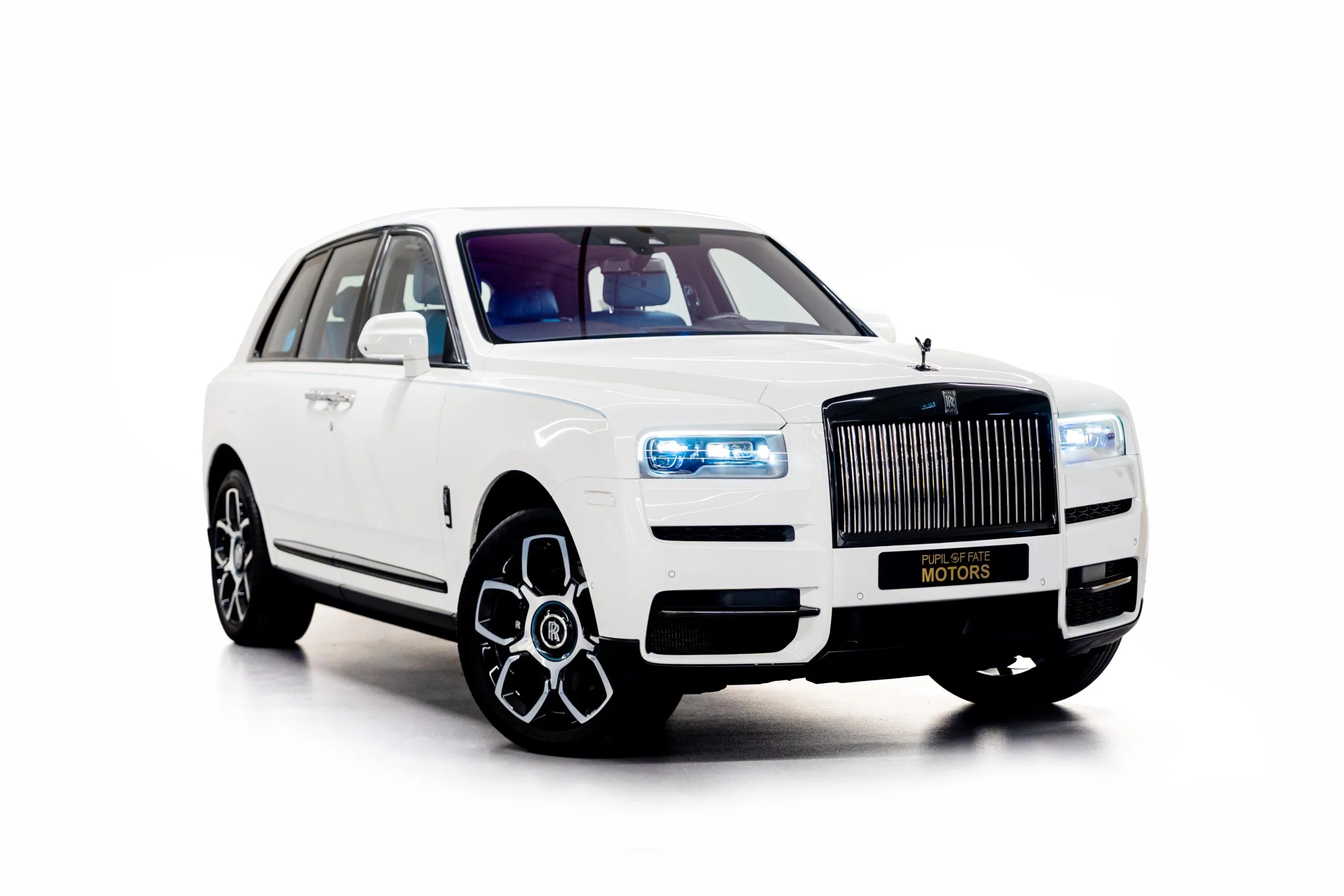 2022 Rolls-Royce Cullinan Black Badge angeboten von einem Fachhändler in Dubai, Vereinigte Arabische Emirate, Hauptfoto