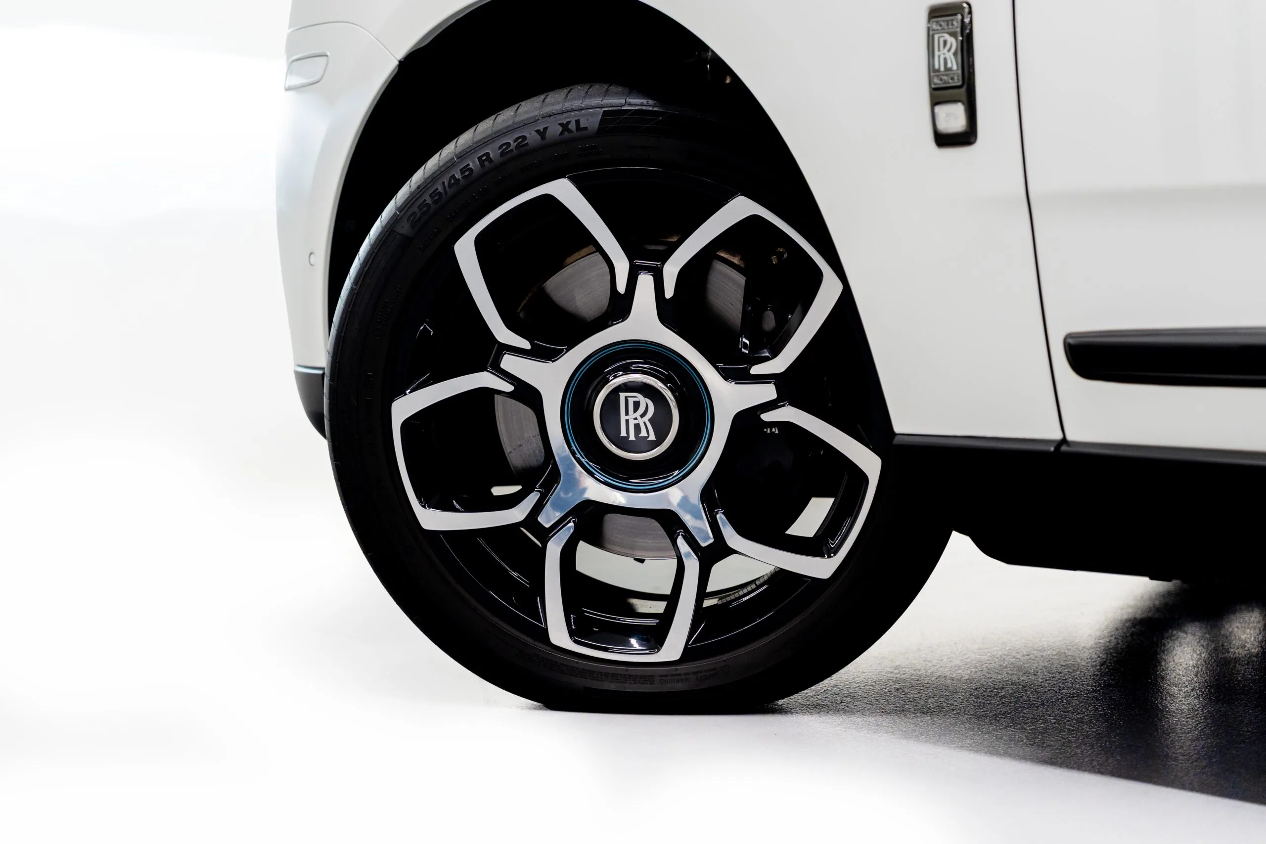2022 Rolls-Royce Cullinan Black Badge, 8/20
