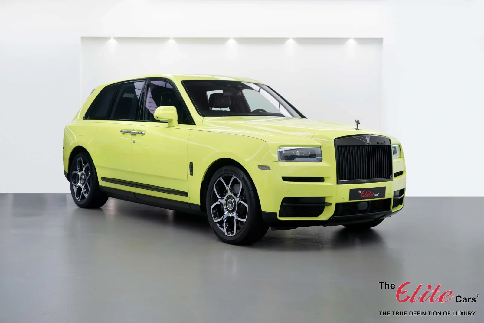 2022 Rolls-Royce Cullinan Black Badge proposée par un concessionnaire spécialisé à Dubai, Émirats arabes unis, photo principale