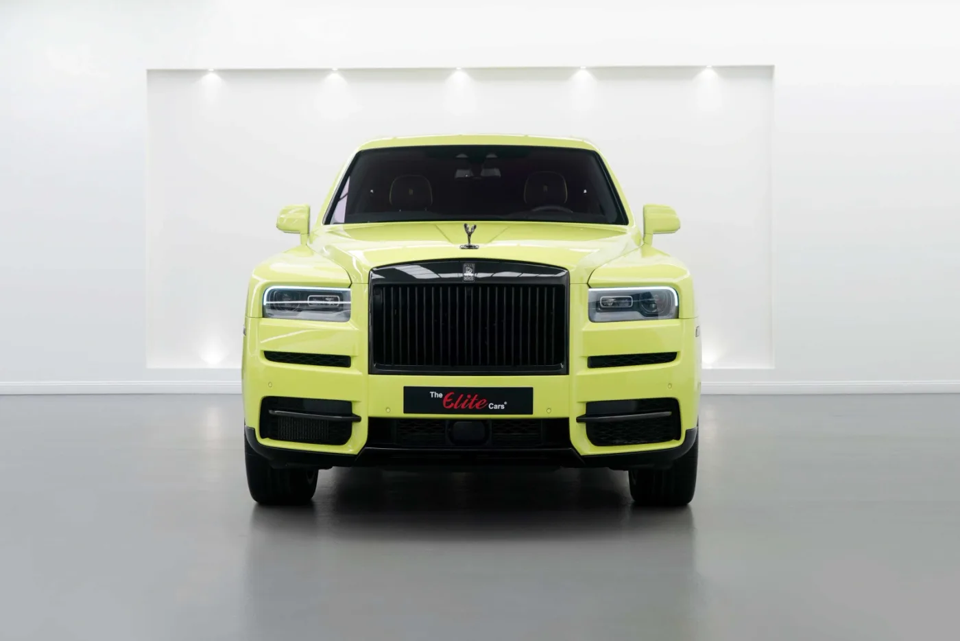 2022 Rolls-Royce Cullinan Black Badge proposée par un concessionnaire spécialisé à Dubai, Émirats arabes unis, photo 6 sur 10