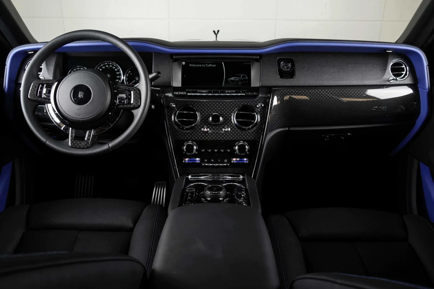2022 Rolls-Royce Cullinan Black Badge angeboten von einem Fachhändler in Dubai, Vereinigte Arabische Emirate, Foto 10 von 10