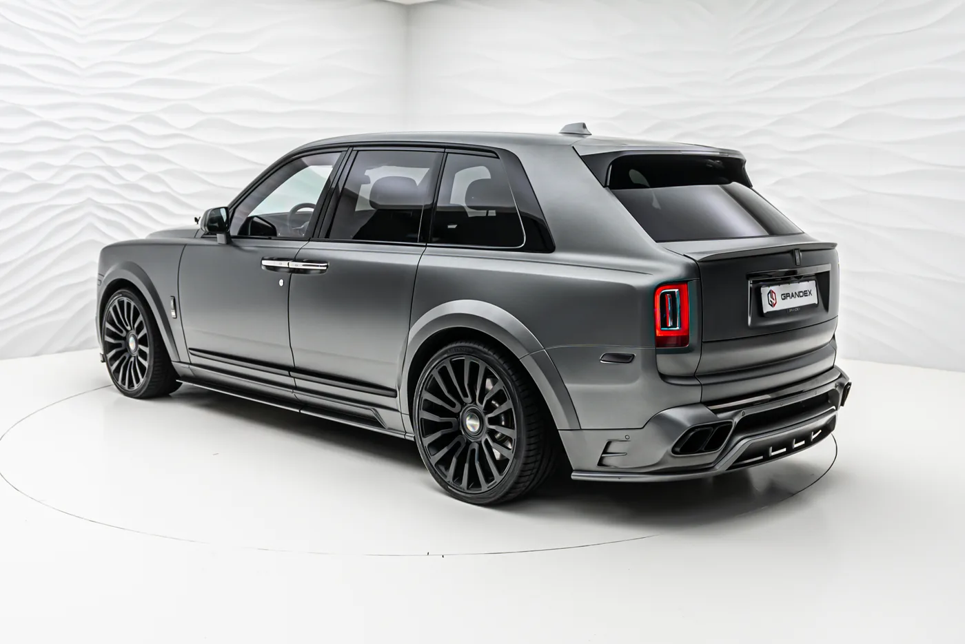 2022 Rolls-Royce Cullinan Black Badge proposée par un concessionnaire spécialisé à Sengenthal, Allemagne, photo 4 sur 10