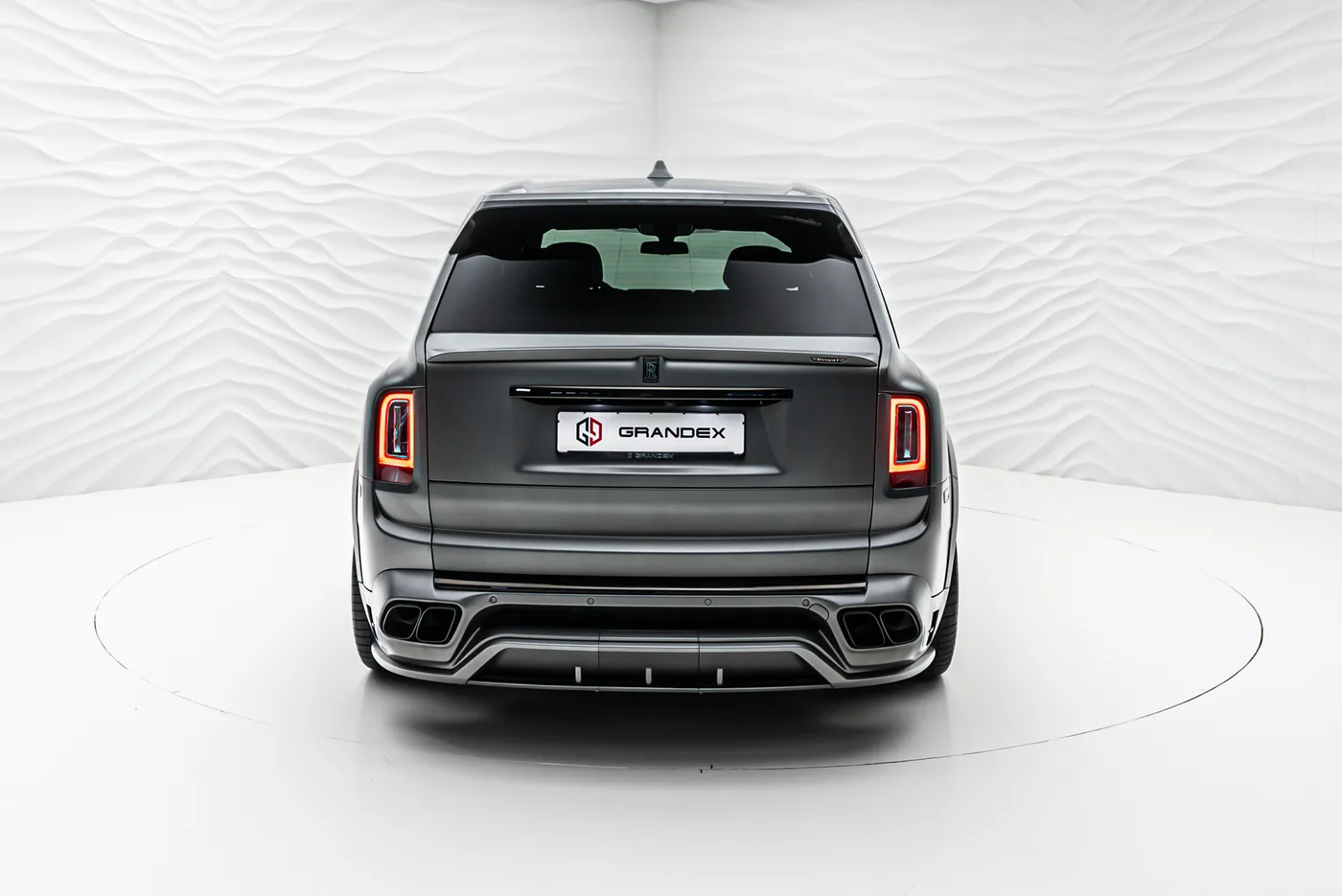 2022 Rolls-Royce Cullinan Black Badge proposée par un concessionnaire spécialisé à Sengenthal, Allemagne, photo 5 sur 10