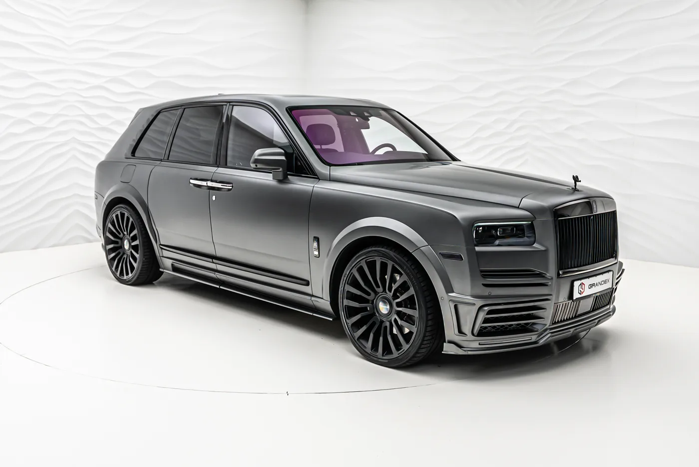 2022 Rolls-Royce Cullinan Black Badge proposée par un concessionnaire spécialisé à Sengenthal, Allemagne, photo 8 sur 10