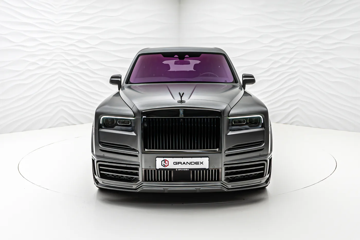 2022 Rolls-Royce Cullinan Black Badge proposée par un concessionnaire spécialisé à Sengenthal, Allemagne, photo 9 sur 10