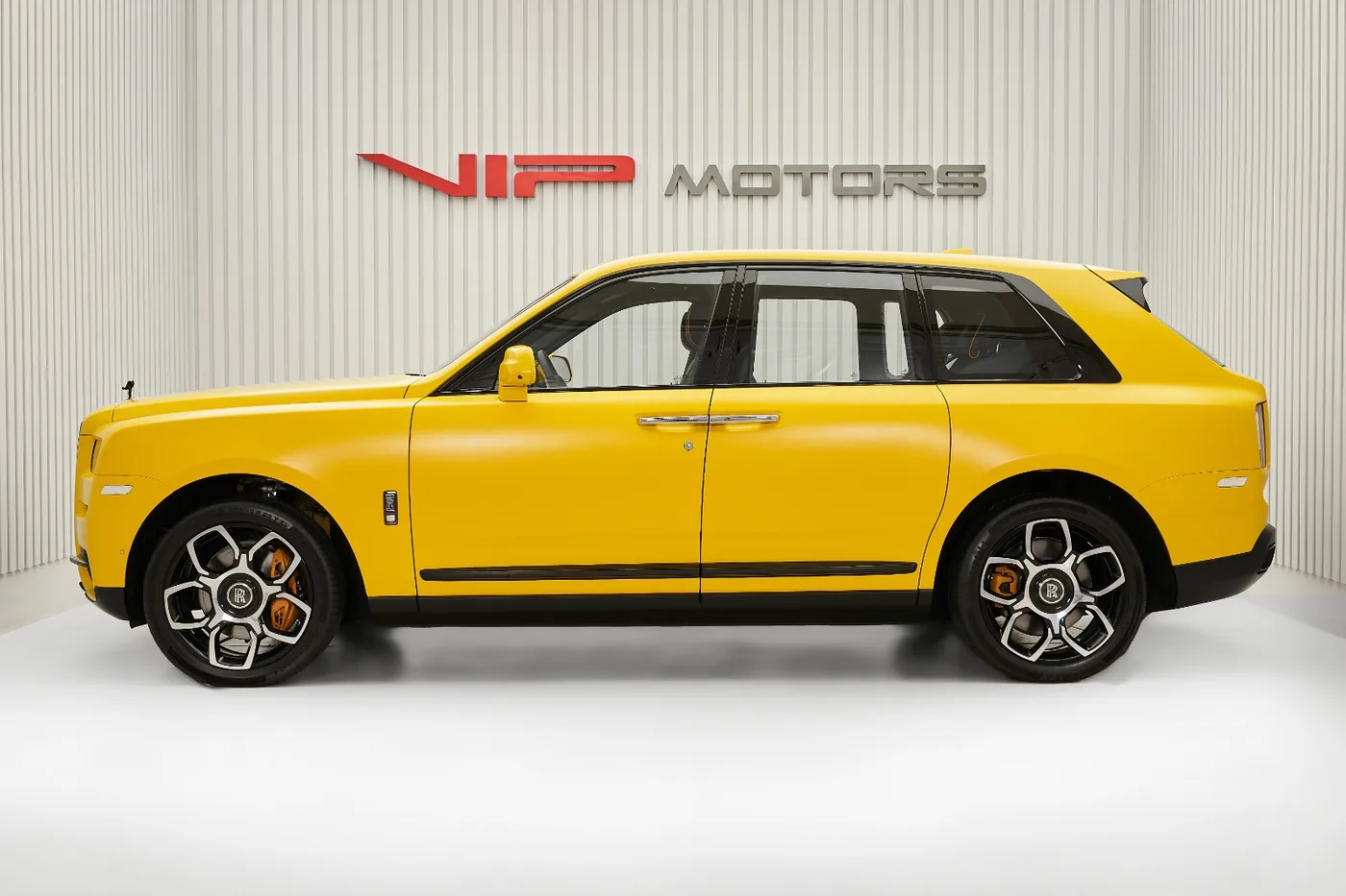 2022 Rolls-Royce Cullinan Black Badge offered by a specialist dealer in Dubai, United Arab Emirates, photo 7 of 10