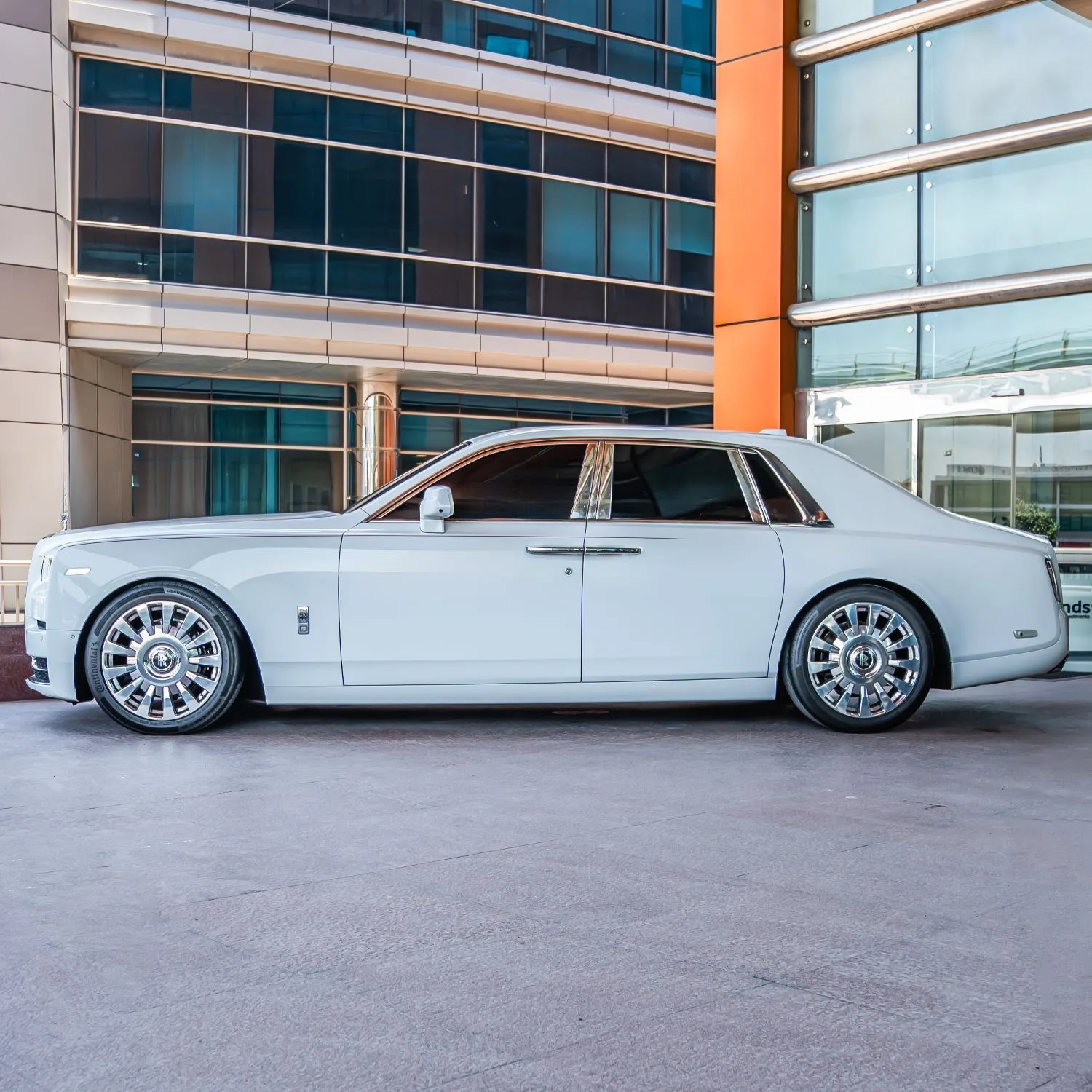 2022 Rolls-Royce Phantom Extended angeboten von einem Fachhändler in Dubai, Vereinigte Arabische Emirate, Foto 3 von 26
