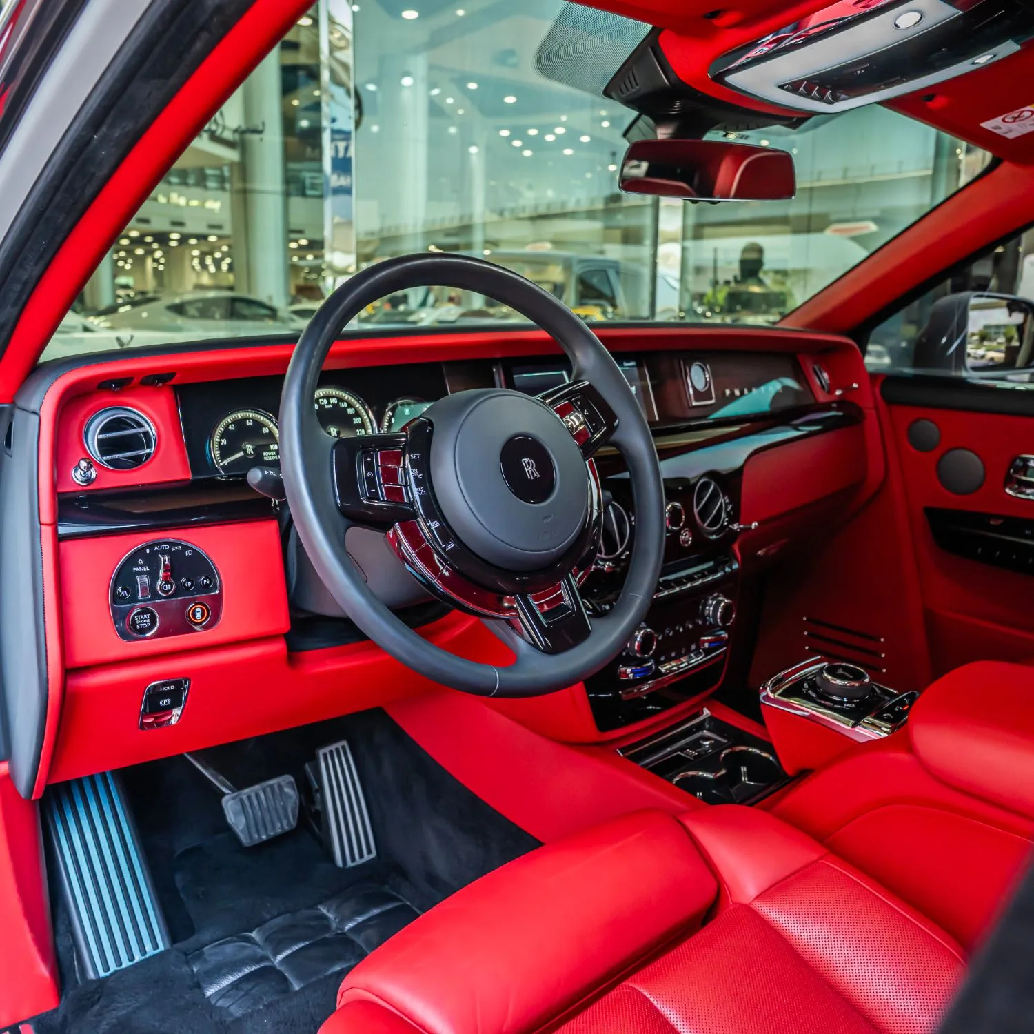 2022 Rolls-Royce Phantom Extended angeboten von einem Fachhändler in Dubai, Vereinigte Arabische Emirate, Foto 6 von 26