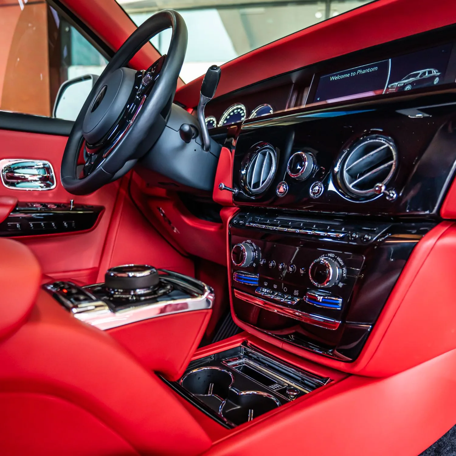 2022 Rolls-Royce Phantom Extended angeboten von einem Fachhändler in Dubai, Vereinigte Arabische Emirate, Foto 9 von 26