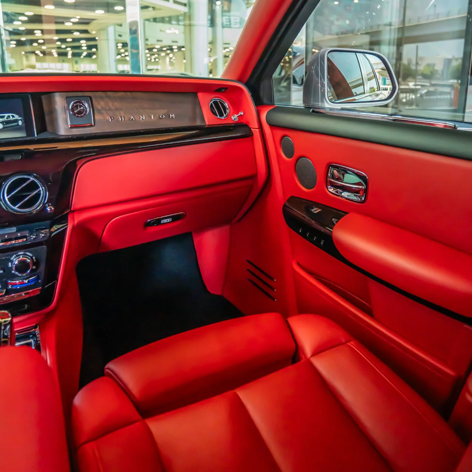 2022 Rolls-Royce Phantom Extended angeboten von einem Fachhändler in Dubai, Vereinigte Arabische Emirate, Foto 14 von 26