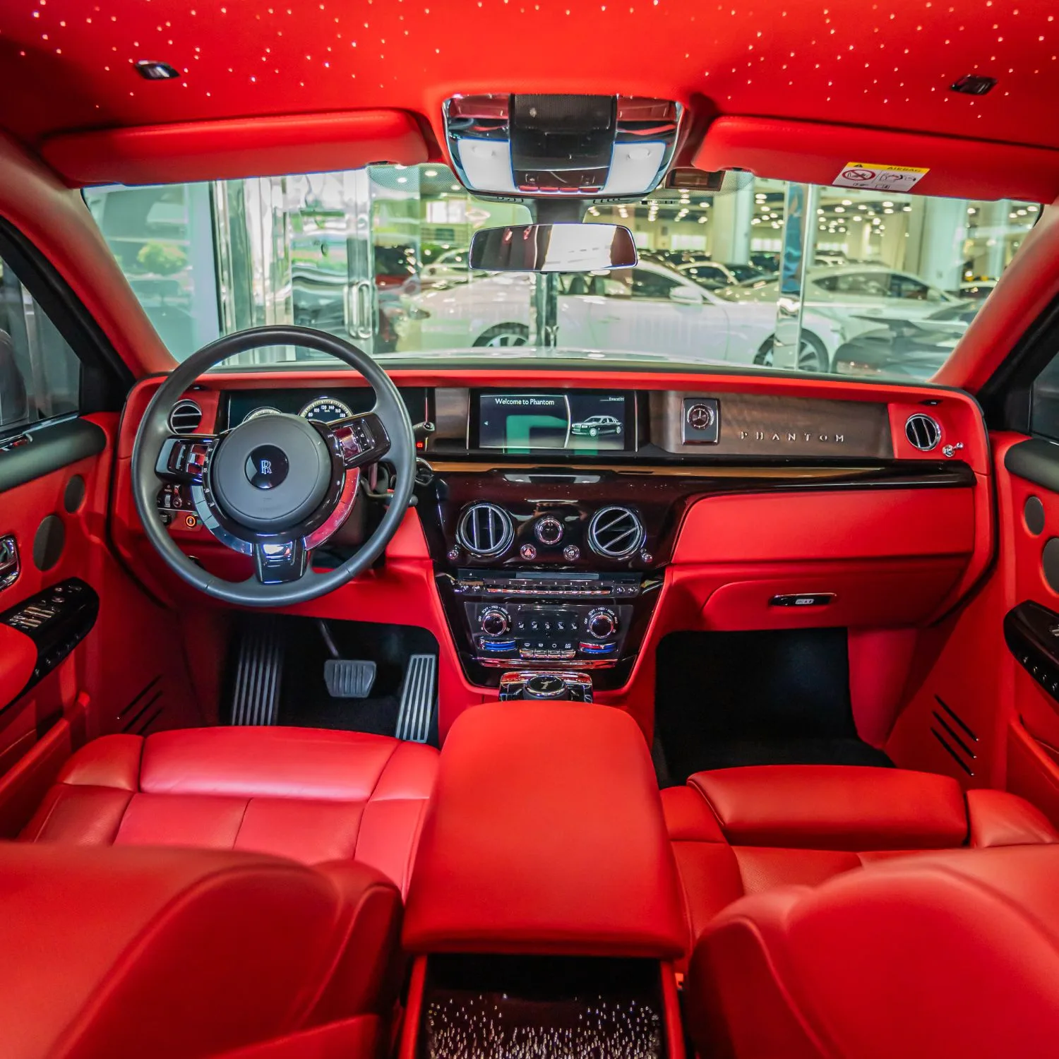 2022 Rolls-Royce Phantom Extended angeboten von einem Fachhändler in Dubai, Vereinigte Arabische Emirate, Foto 15 von 26