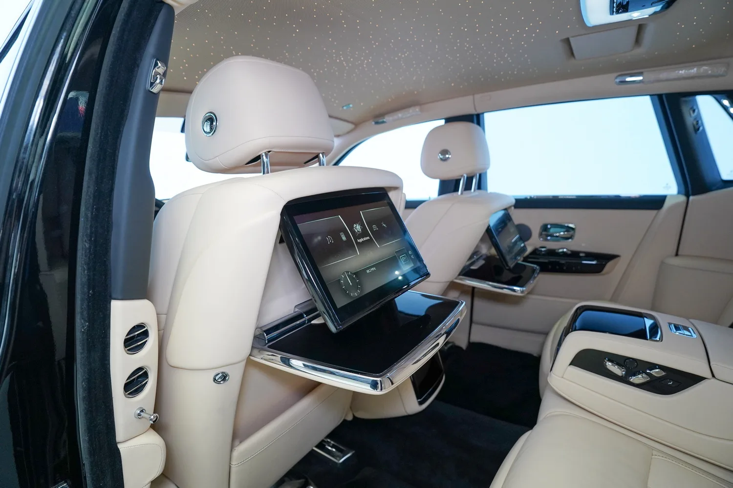 2022 Rolls-Royce Phantom VIII, 12/16