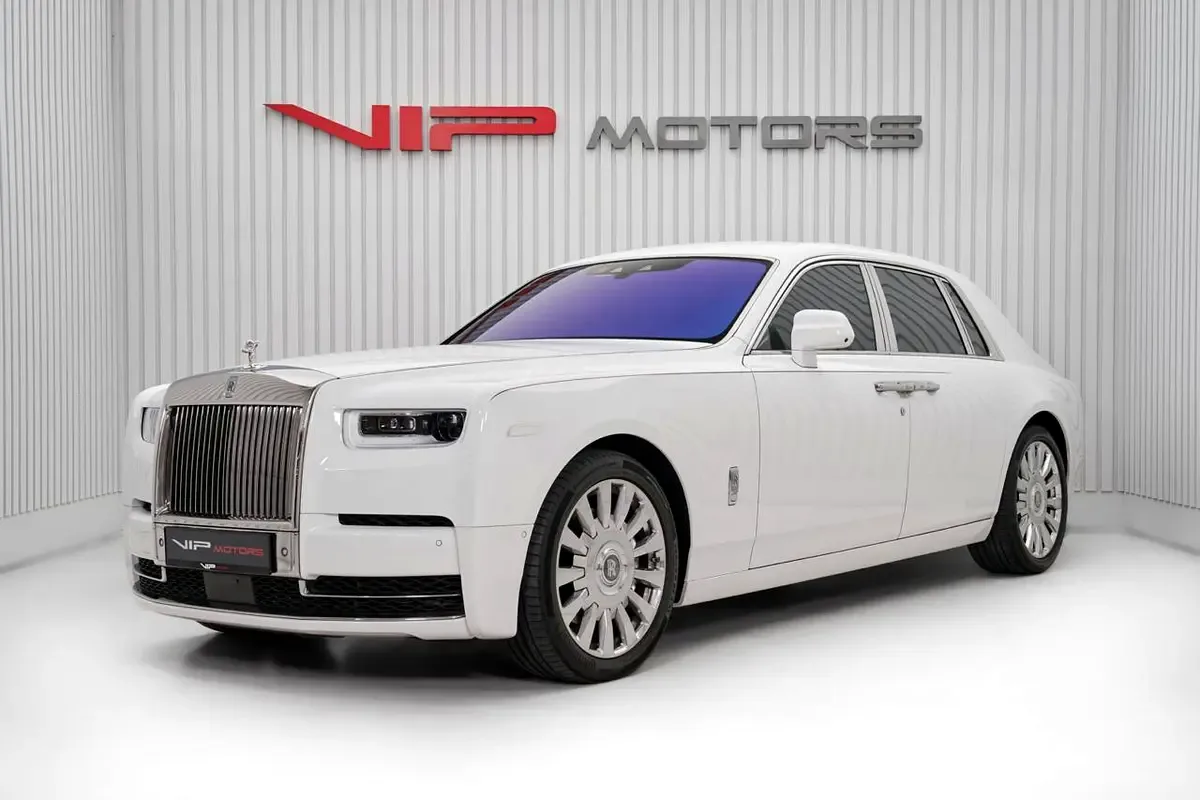 2022 Rolls-Royce Phantom angeboten von einem Fachhändler in Dubai, Vereinigte Arabische Emirate, Hauptfoto