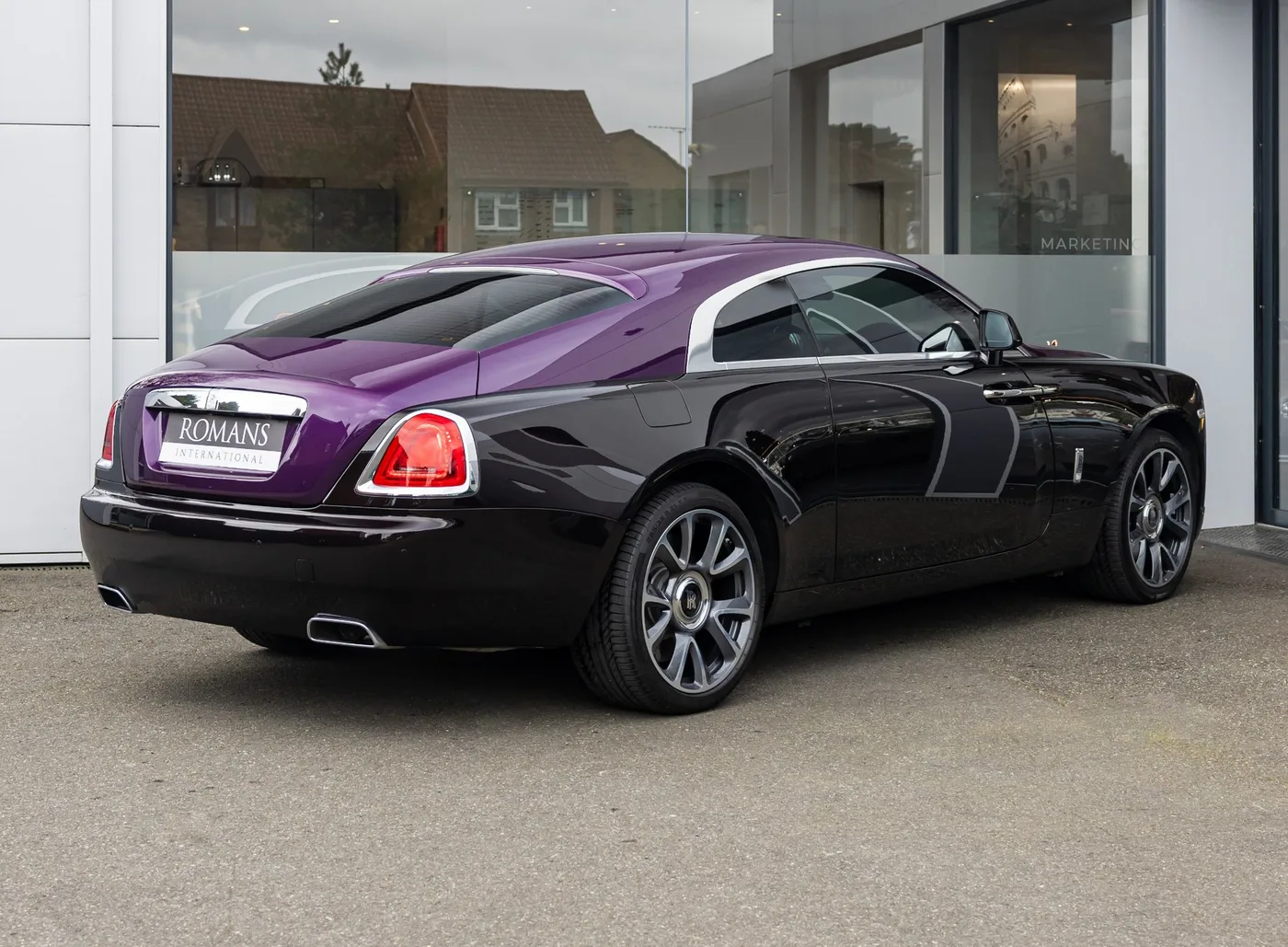 2022 Rolls-Royce Wraith offered by a specialist dealer in Banstead, United Kingdom, photo 4 of 15