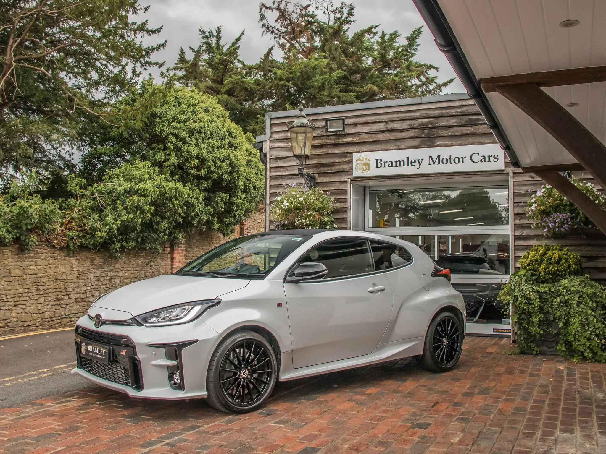 2022 Toyota GR Yaris Convenience Pack angeboten von einem Fachhändler in Bramley, Vereinigtes Königreich, Hauptfoto
