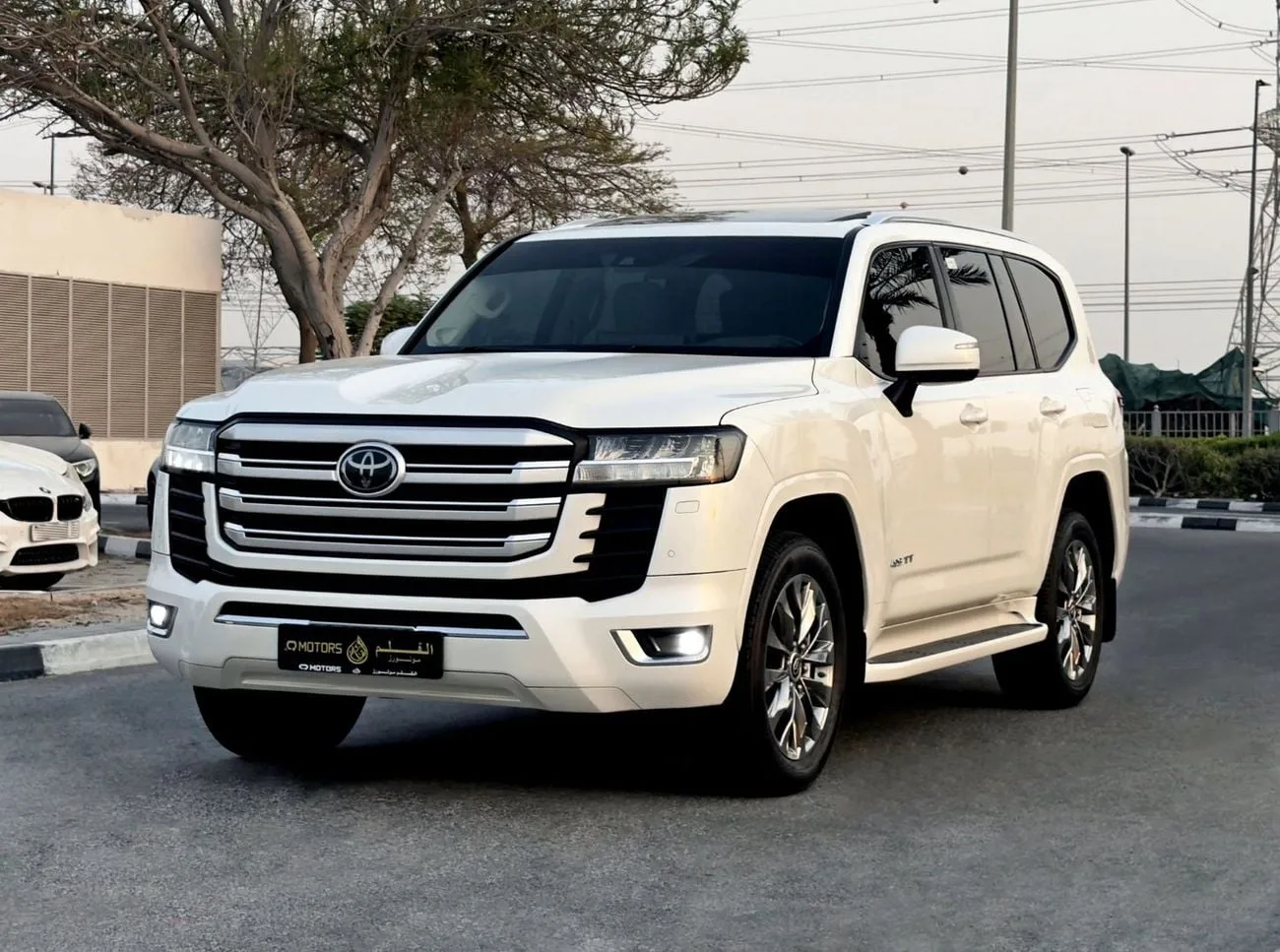2022 Toyota Land Cruiser angeboten von einem Spezialhändler in Dubai, Vereinigte Arabische Emirate, Hauptfoto