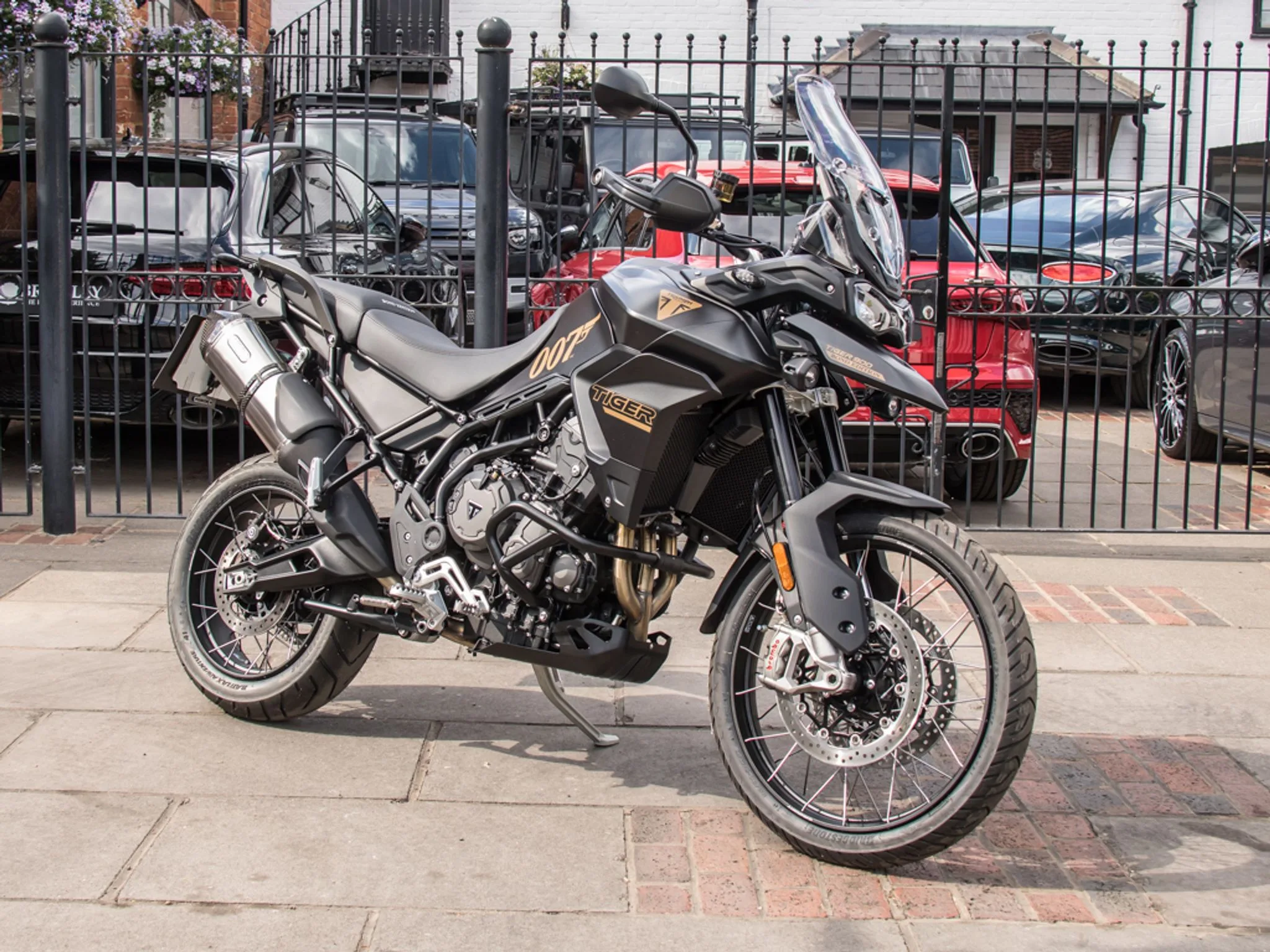 2022 Triumph Tiger 900 Rally Pro Bond Edition proposta da un concessionario specializzato a Bramley, Regno Unito, foto principale