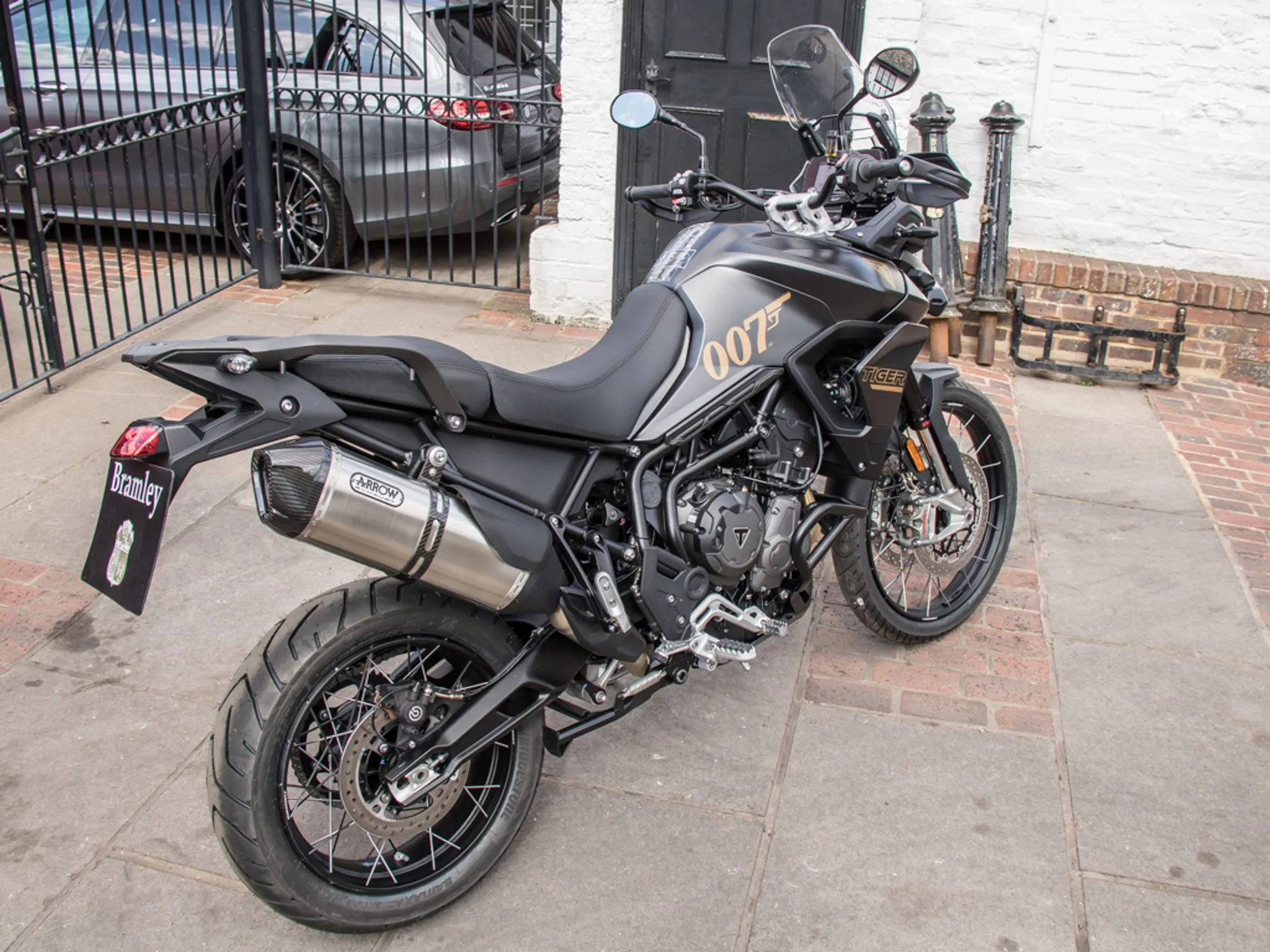 2022 Triumph Tiger 900 Rally Pro Bond Edition, 2/8